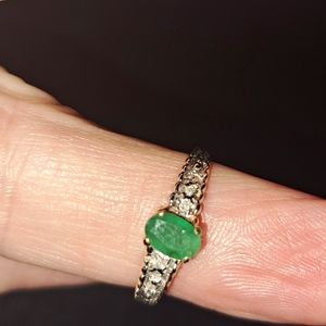 Beautiful 10k gold Emerald ring